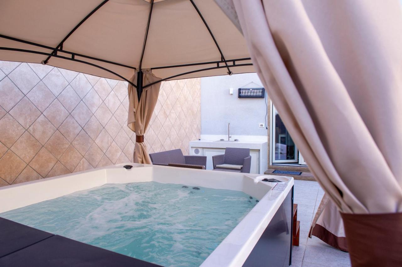 Joyce Luxury Suite โมโนโปลี ภายนอก รูปภาพ