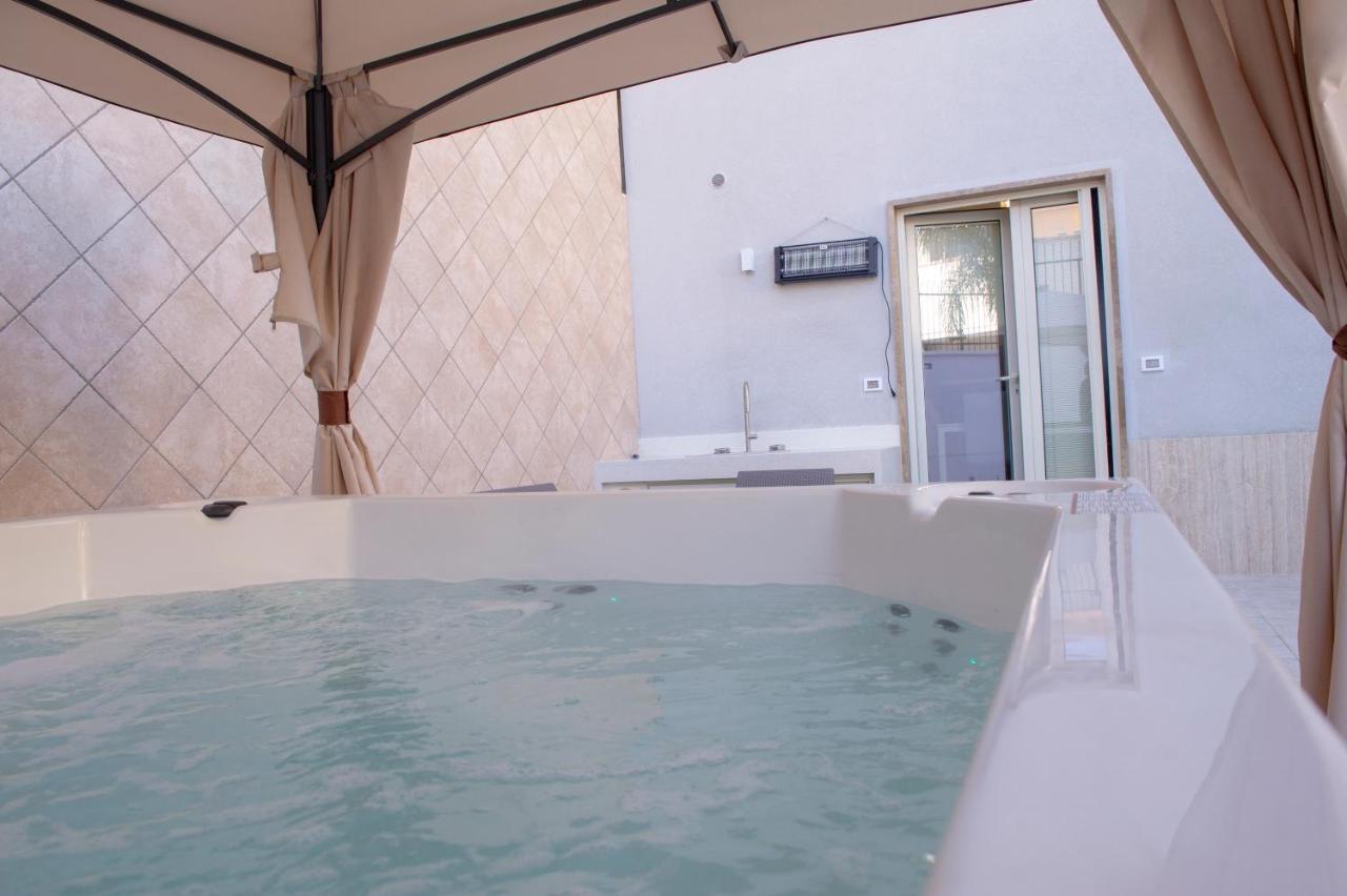 Joyce Luxury Suite โมโนโปลี ภายนอก รูปภาพ