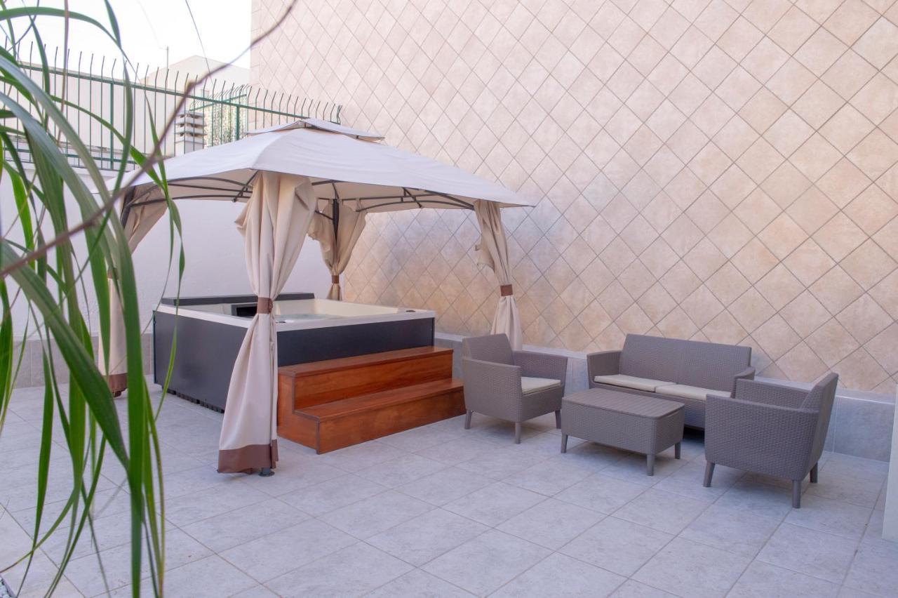 Joyce Luxury Suite โมโนโปลี ภายนอก รูปภาพ